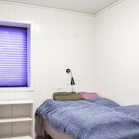 Pet Friendly In With Kitchen *