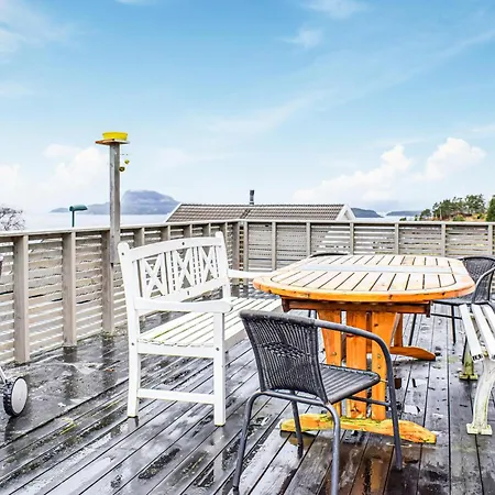 Pet Friendly In With Kitchen Holiday home