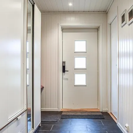 Pet Friendly In With House Sea View بيت للعطل